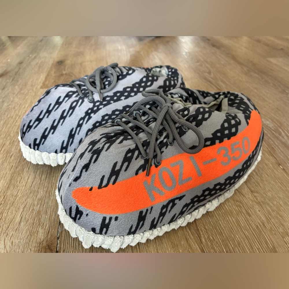 KOZI-350 Slippers Slip On Sneakers Shoes One Size Excellent Condition